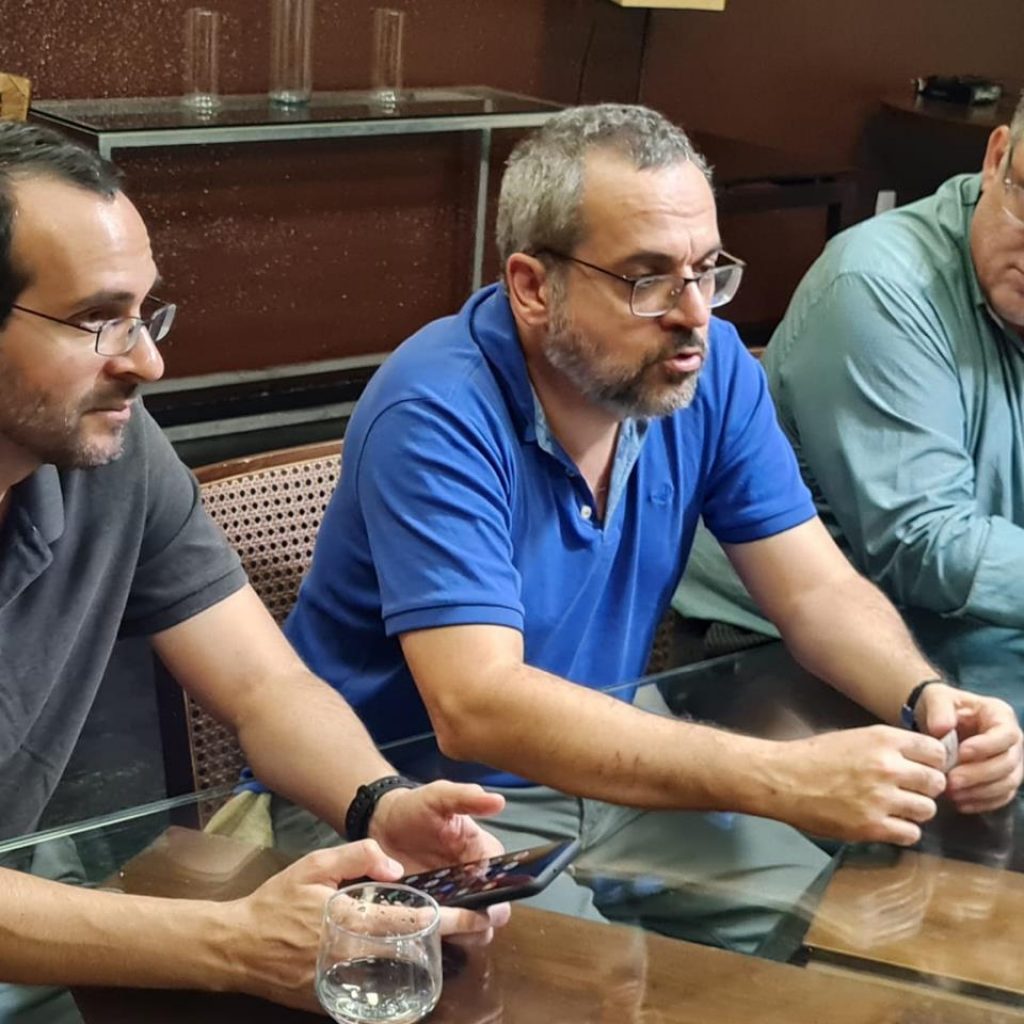 Abraham e Arthur Weintraub com o vereador Eduardo Borgo de Bauru, em reunião com lideranças políticas locais.